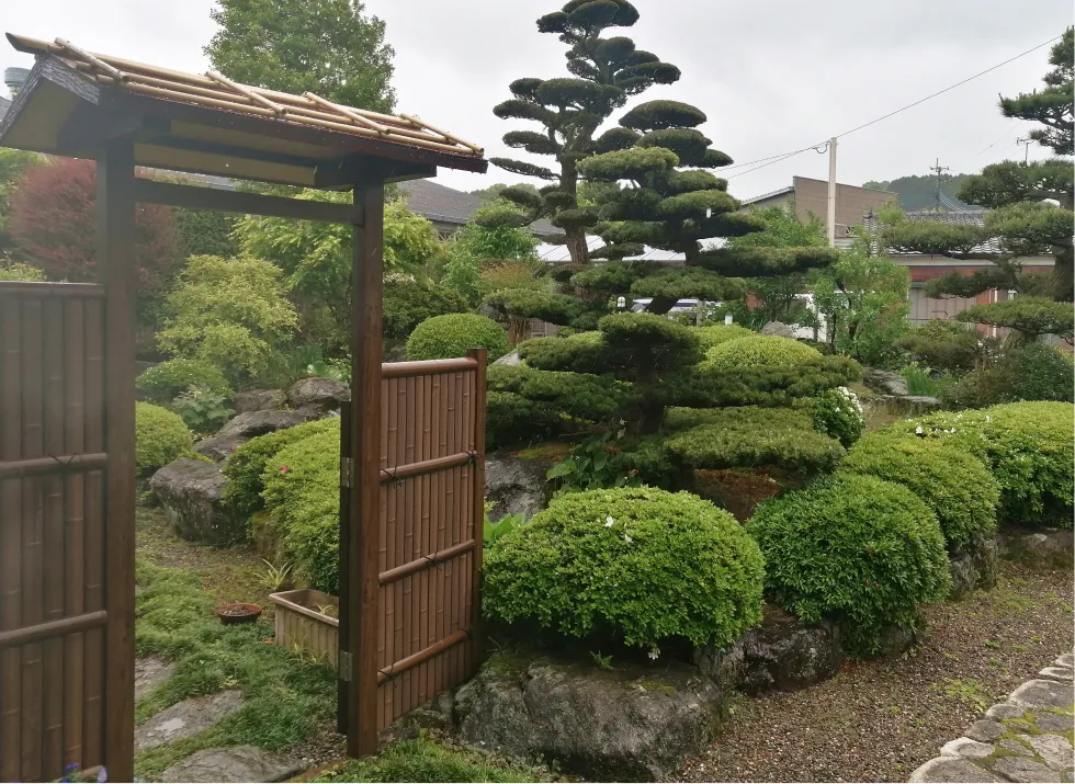 剪定・伐採・庭園管理